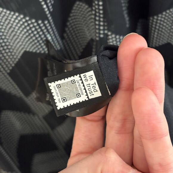 Ted Baker London Aselli Atlas Long Sleeve Midi Dress in Black Chevron - Size 1 - Picture 7 of 9